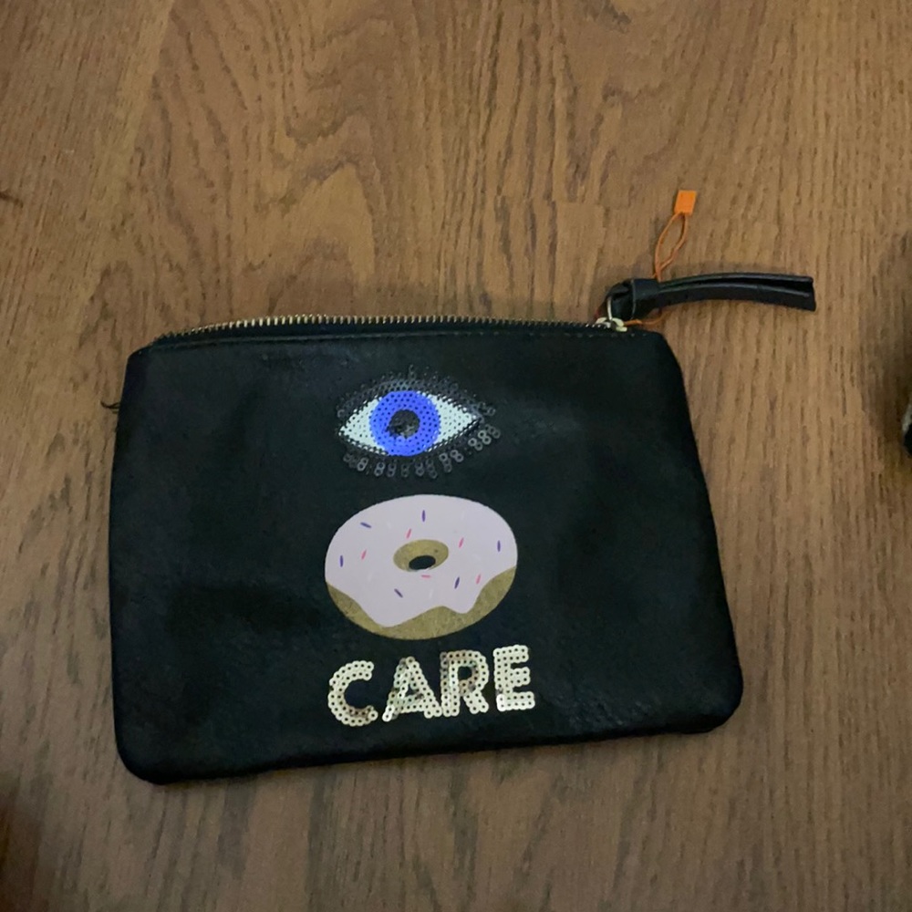 Small wristlet purse